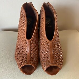 Vince Camuto Amelia woven heel. Worn once. Size 9.5